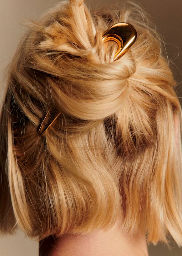 Gladys's hair pin